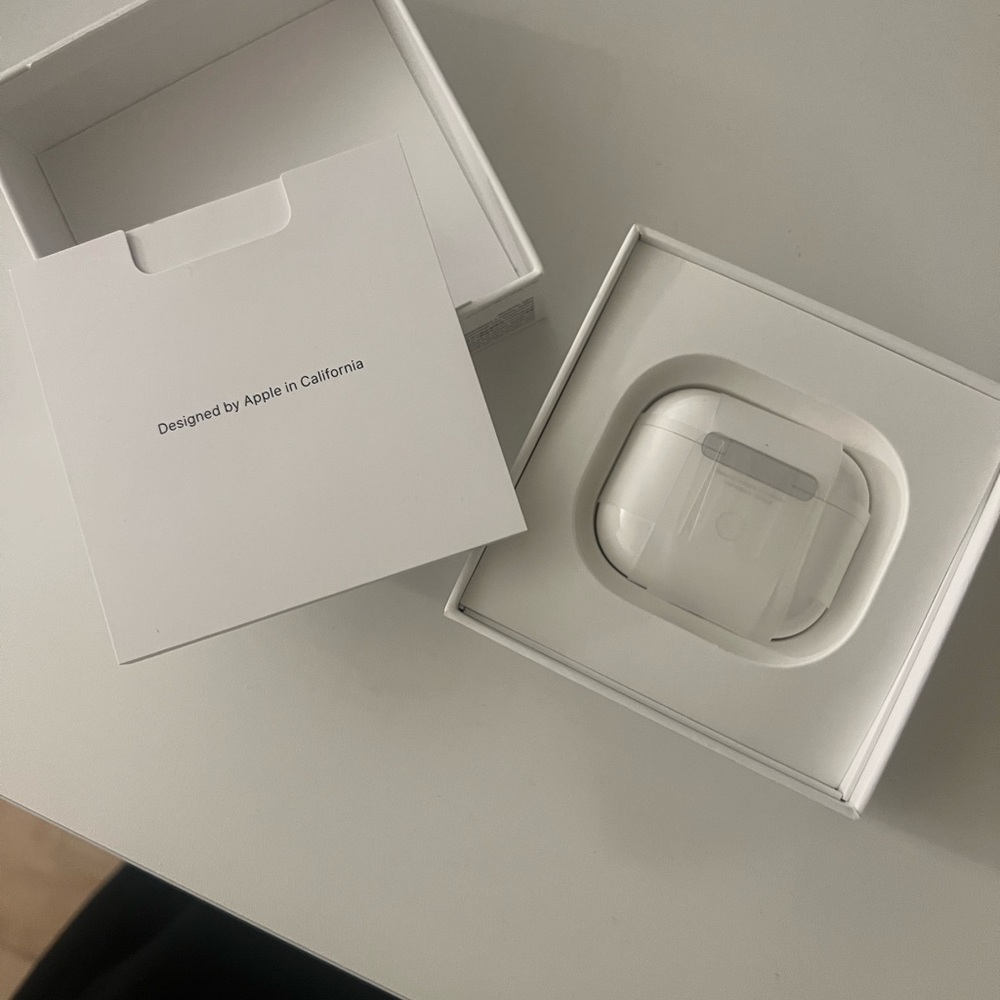 Apple AirPods 3rd Gen with Charging Case - Picture 4 of 8